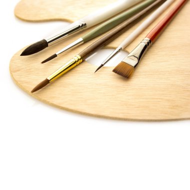ahşap palet izole ile Sanat fırçalar
