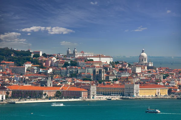 Nézd az alfama és graca, városkép, Lisszabon, Portugália, Európa — Stock Fotó