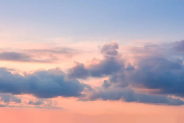 Pastel Sunrise Sundown Céu Fundo Com Nuvens Coloridas Sol Céu — Fotografia de Stock
