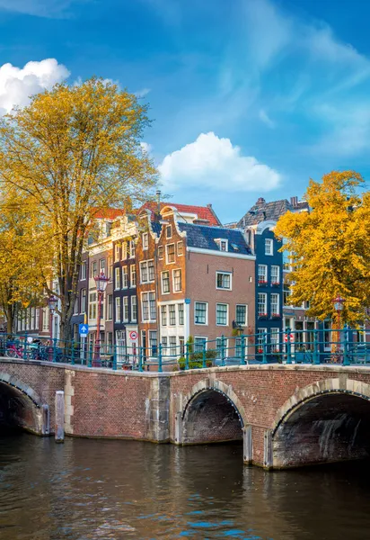 Amszterdam Lelke Házak Hidak Csatornák Gyönyörű Ősz Arany Lehulló Levelek — Stock Fotó