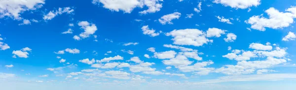 Panorama Céu Azul Com Nuvens Brancas Claras Bom Humor Dia — Fotografia de Stock