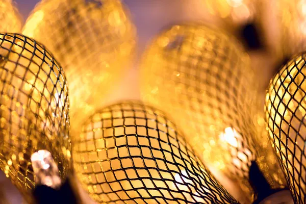 Goldener Hintergrund Makro Beleuchtete Retro Lichter Girlanden Festliche Stimmung Aus — Stockfoto