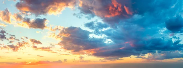 Απαλός Ουρανός Στο Ηλιοβασίλεμα Την Ανατολή Του Ηλίου Σύννεφα Φυσικά — Φωτογραφία Αρχείου