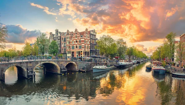 Амстердам Панорама Центру Амстердама Традиційні Будинки Мости Амстердама Яскравий Сонячний — стокове фото
