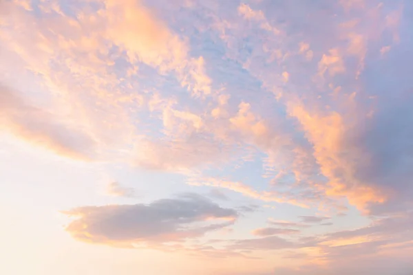 Könnyű Gyengéd Sunrise Sunrise Sundown Sky Színes Felhőkkel Madarak Nélkül — Stock Fotó