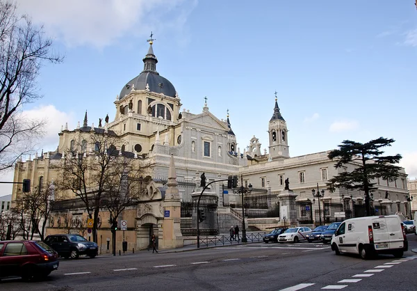 Katedralen almudena, madrid, Spanien. — Stockfoto