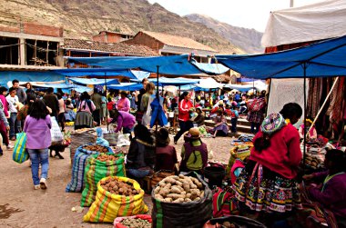 Mercado de Pisac, Peru