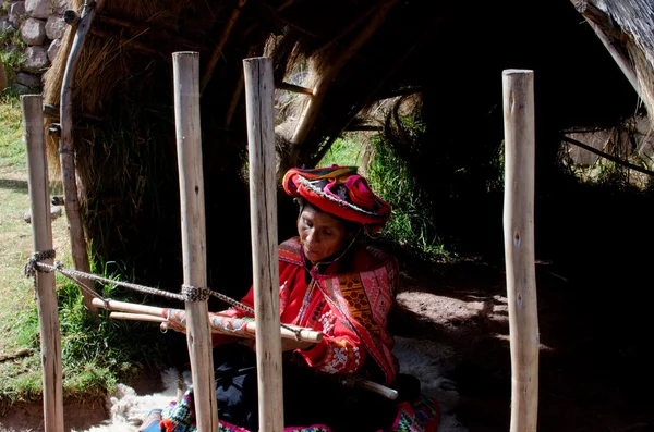 ペルーの女性の織工 ストック写真