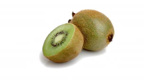 Kiwi Rodajas Sobre Fondo Blanco — Vídeos de Stock