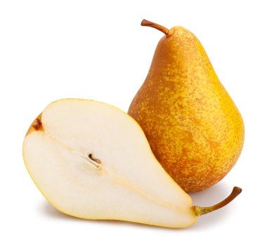 Dilimlenmiş sarı armut yolu beyazda izole edilmiş