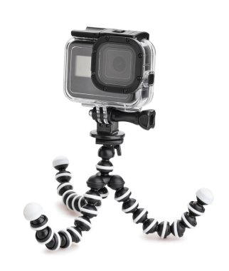 Aksiyon kamerası goril durağındaki dalış konutunda. Beyaz yolda izole edilmiş.