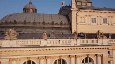 Odessa Ukrayna opera salonu kubbeleri gün doğumunda ayrıntıları ön plana çıkarıyor