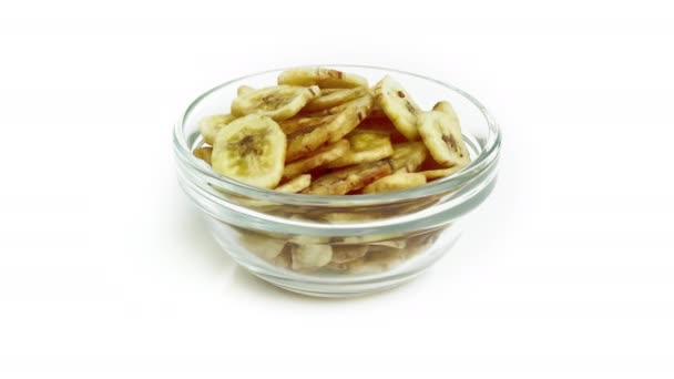 Banaan Chips Geïsoleerd Witte Achtergrond — Stockvideo