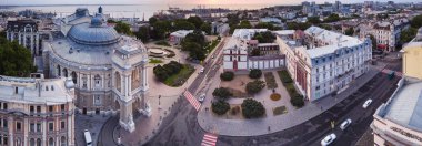 Odessa Ukrayna Opera Binası Gün doğumunda liman ve şehir panoraması