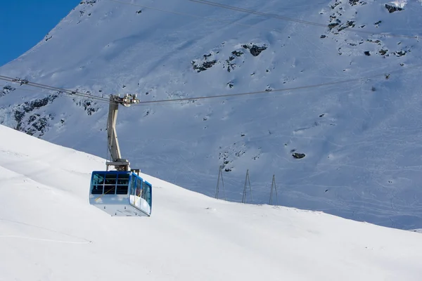 Ascenseur dans les Alpes suisses — Photo