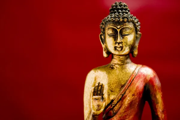 Nahaufnahme einer Buddha-Statue in Zen-Pose — Stockfoto