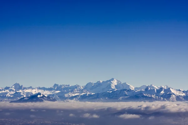 Montañas en los Alpes suizos — Foto de Stock