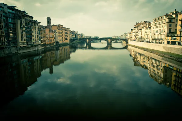 Vista de ponte vecchio en florencia, italia —  Fotos de Stock