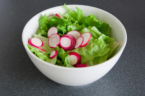 Cuenco de ensalada verde fresca —  Fotos de Stock