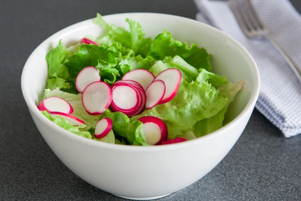 Cuenco de ensalada verde fresca —  Fotos de Stock