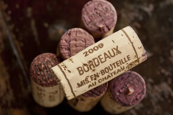 Bordeaux vörös bor palack dugók — Stock Fotó