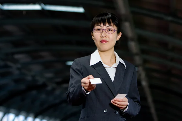 Asian business woman with calling card — Stock Photo, Image