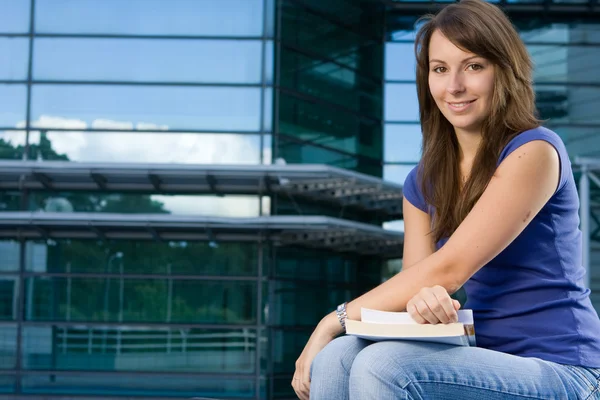 Pretty caucasian girl sitting relaxing — Stock Photo, Image