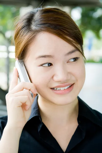 Asian business woman with phone — Stock Photo, Image