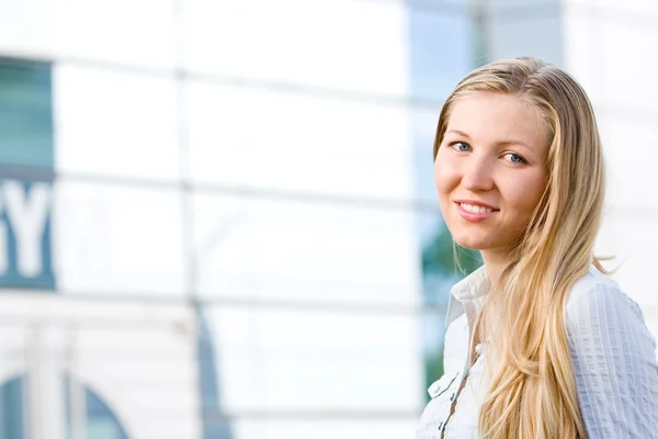 Atractiva mujer rubia de negocios — Foto de Stock