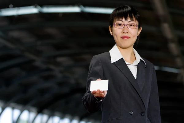 Asian business woman with calling card — Stock Photo, Image