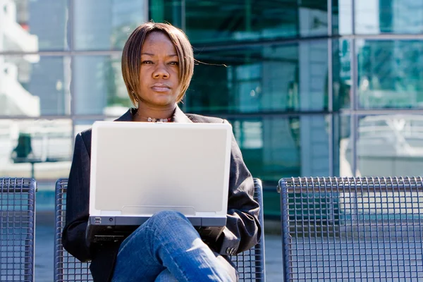 African american business woman with computer — Stock Photo, Image
