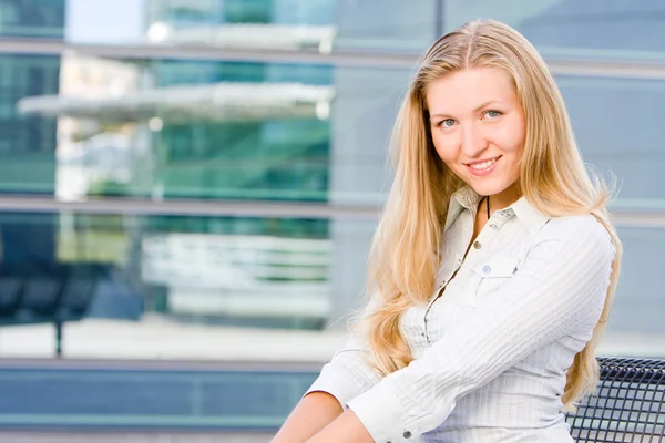 Attractive blonde business woman — Stock Photo, Image