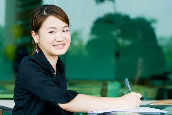 Asian business woman writing report — Stock Photo, Image