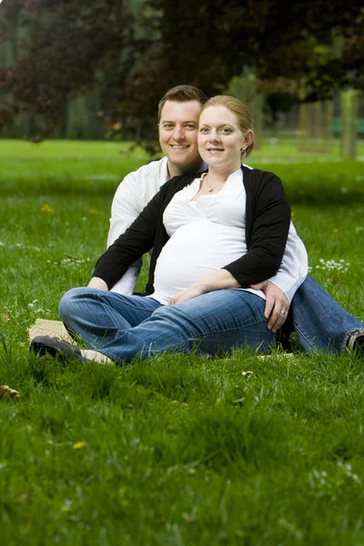 Loving parents expecting baby — Stock Photo, Image