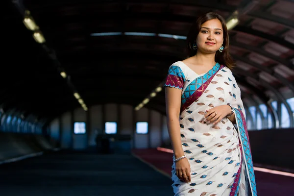 Vonzó indiai hölgy népviselet Stock Kép