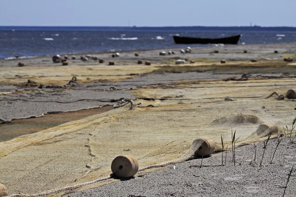 Rede de pesca na praia. — Fotografia de Stock