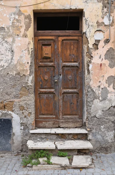 Houten deur. Nepi (VT). Lazio. Italië. — Stockfoto