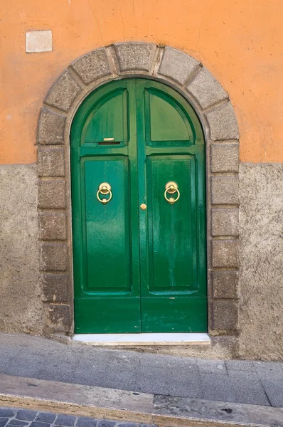 Tahta kapı. Soriano nel Cimino. Lazio. İtalya. — Stok fotoğraf