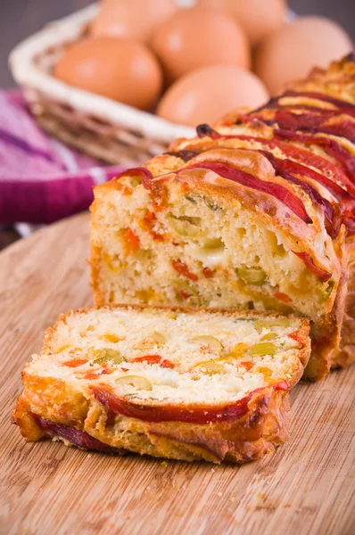 Bell pepper and olive loaf. — Stock Photo, Image