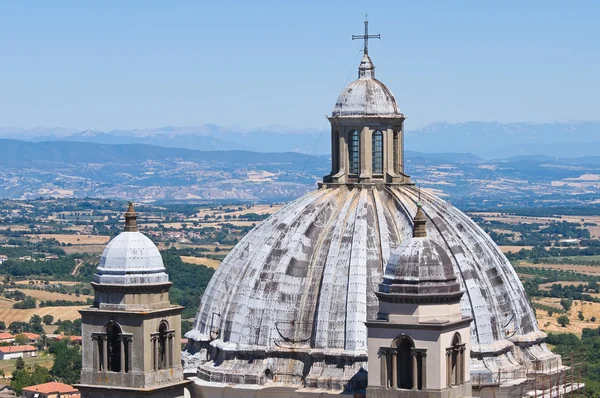 성 마르게리타의 대성당입니다. 몬테 피아 스콘입니다. 라 지 오입니다. 이탈리아. — 스톡 사진