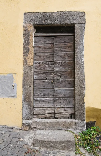 Drzwi drewniane. Vetralla. Lazio. Włochy. — Zdjęcie stockowe