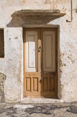 ahşap kapı. Gelibolu. Puglia. İtalya.