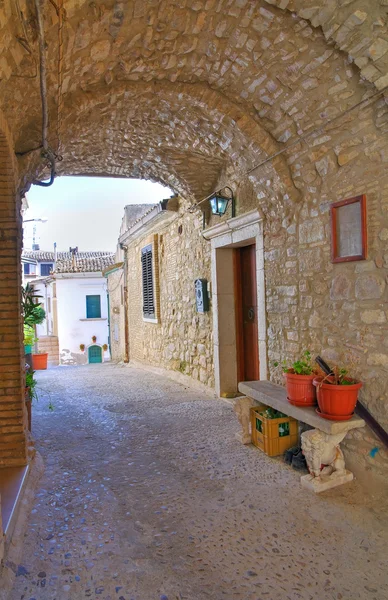 Переулок. Sant 'Agata di Puglia. Апулия. Италия . — стоковое фото