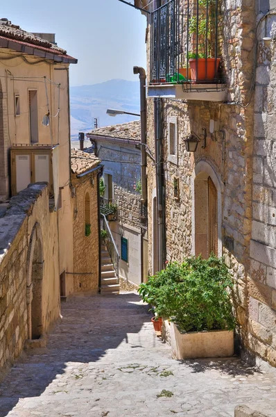 Переулок. Sant 'Agata di Puglia. Апулия. Италия . — стоковое фото