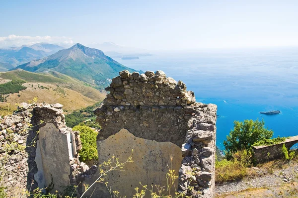 Ruiny zamku. Maratea. Basilicata. Włochy. — Zdjęcie stockowe