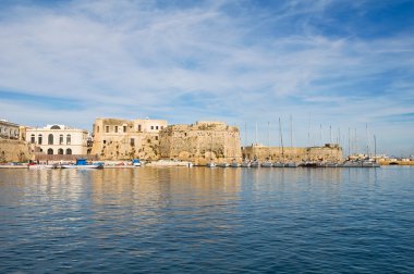 Gelibolu 'nun panoramik görüntüsü. Puglia. İtalya.
