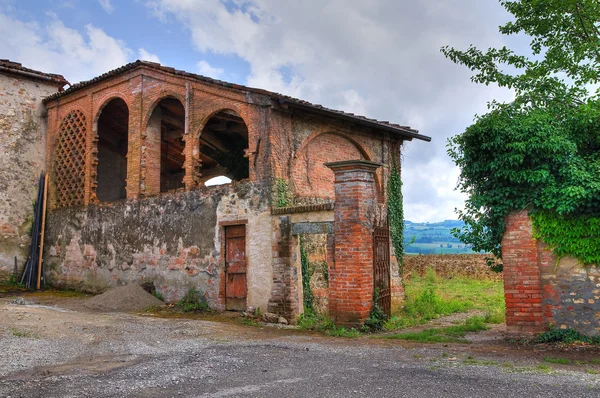 Stodoła. Zamek agazzano. Emilia-Romania. Włochy. — Zdjęcie stockowe