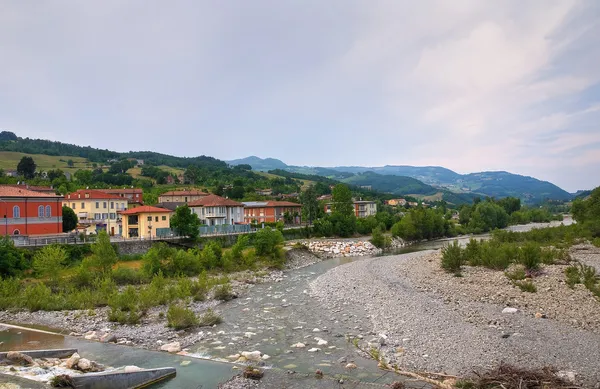 Vue panoramique de Bettola. Emilie-Romagne. Italie . — Photo