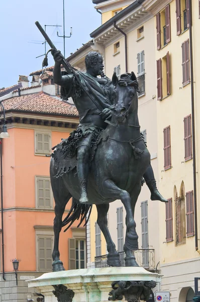 Posąg z brązu. Piacenza. Emilia-Romania. Włochy. — Zdjęcie stockowe
