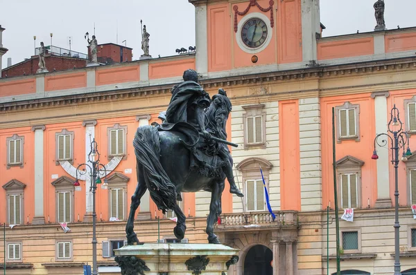 Posąg z brązu. Piacenza. Emilia-Romania. Włochy. — Zdjęcie stockowe